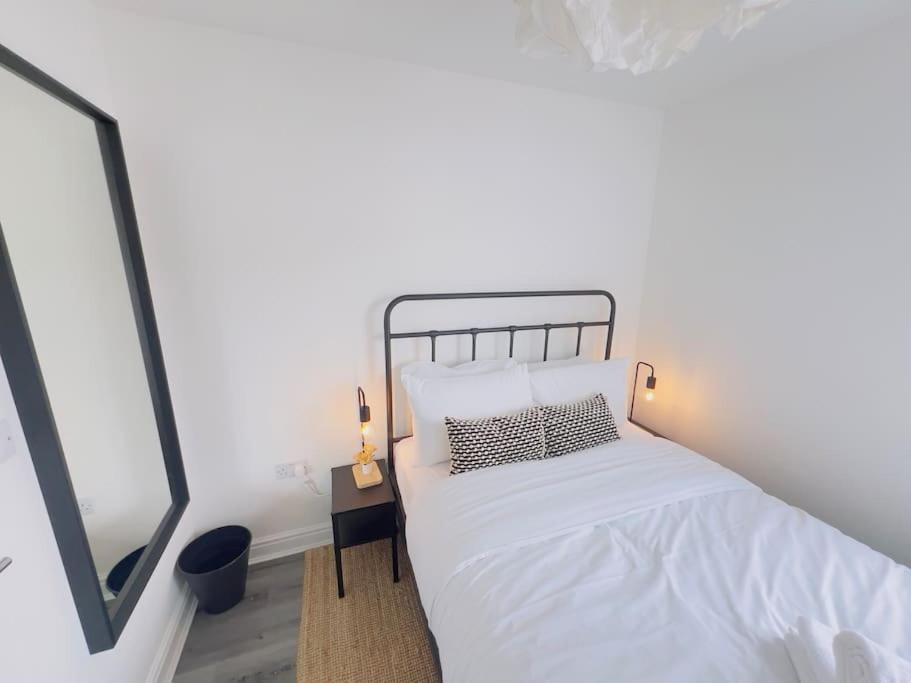 Дом отдыха Noah By Koya Homes - 2-bed Apartment, Stadium View & Free Parking