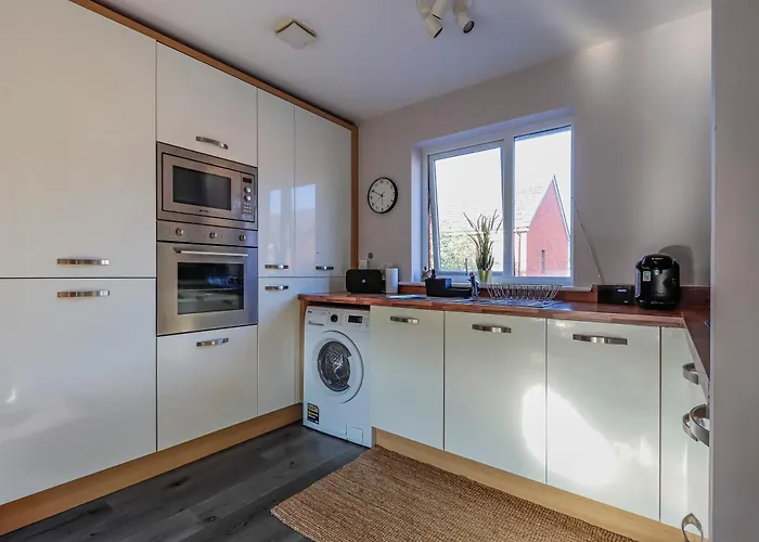 Noah Suite By Koya Homes - 2-Bed Apartment, Cardiff City Stadium View & Free Parking